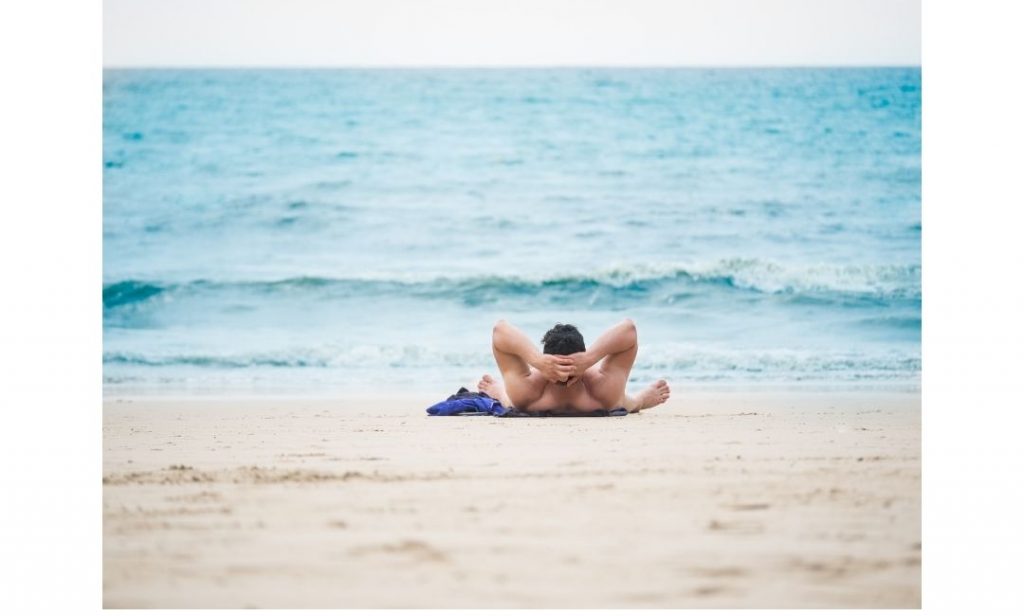 playa nudista en marbella